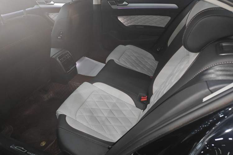 Used Volkswagen Magotan 2023 2 Million Units Commemorative Edition 330TSI DSG Luxury Version
