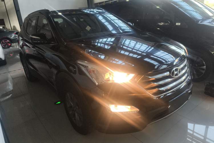 Used Hyundai Santa Fe 2013 2.4L Automatic Two-Wheel Drive Smart Version
