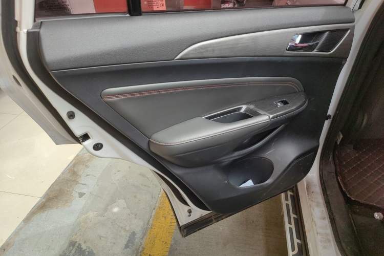 Used Changan CS75 2017 Shangkui Edition 1.5T Manual Fengxiang Model
