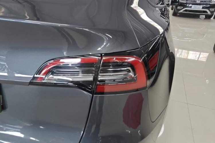 Used Tesla Model Y 2021 Long-Range All-Wheel-Drive Version
