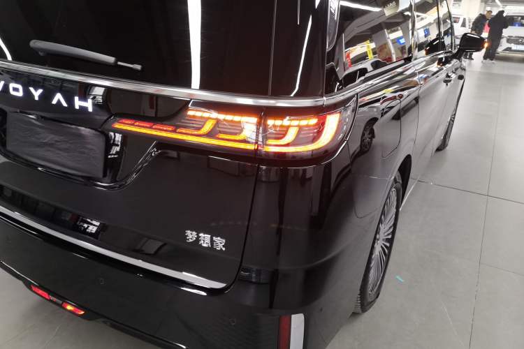 Used VOYAH Dream 2025 PHEV Four-Wheel-Drive Flagship Version – Qiankun Edition