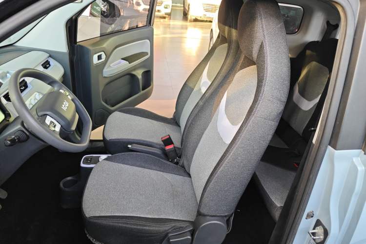 Used Chery QQ Ice Cream 2022 120km Conical Shape Lithium Iron Phosphate