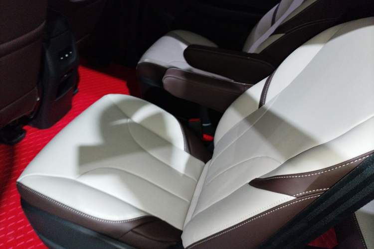 Used Baojun 730 2019 1.5T Manual Fashion Model 7-seater National V
