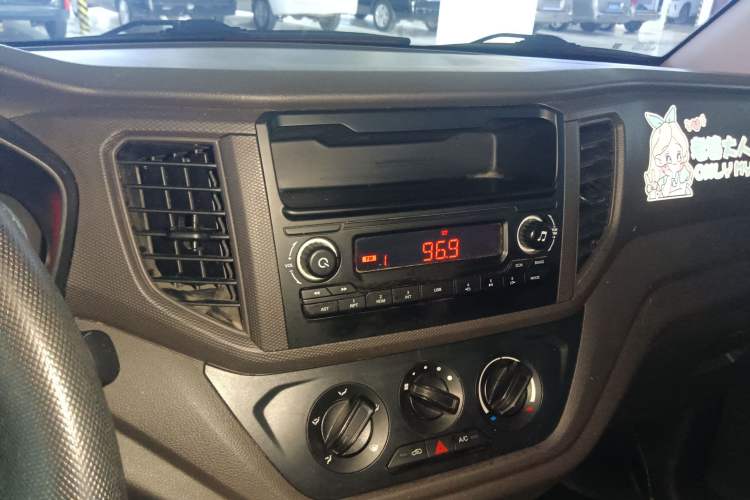 Used Wuling Hongguang V 2019 1.5L Jingqu Version China VI LAR
