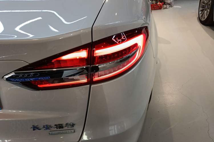 Used Ford Mondeo 2018 EcoBoost 180 Smart Control Fashion Model China VI Standard
