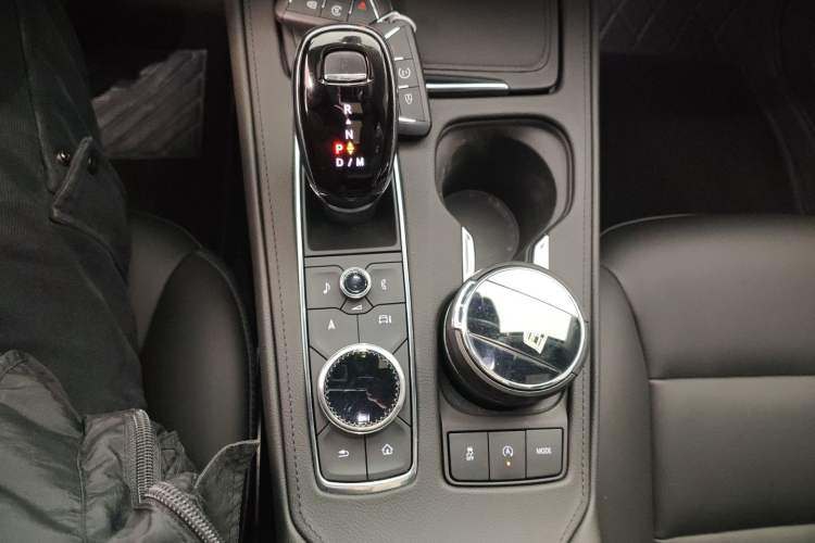 Used Cadillac XT4 2024 28T Two-Wheel-Drive Luxury Version
