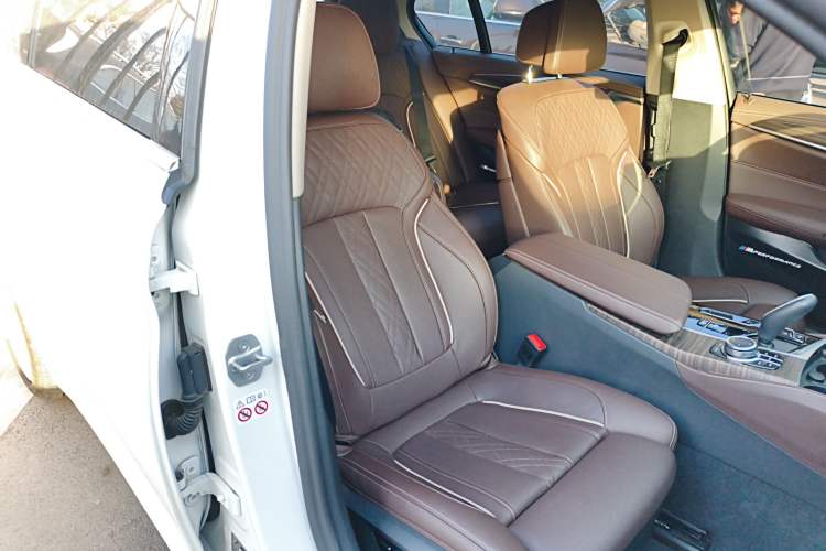 Used BMW 5 Series 2022 Second Facelift 530Li Luxury Edition Premium Package
