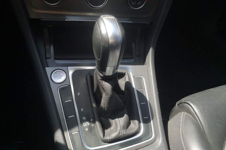 Used Volkswagen Golf 2016 230TSI Automatic Luxury Version
