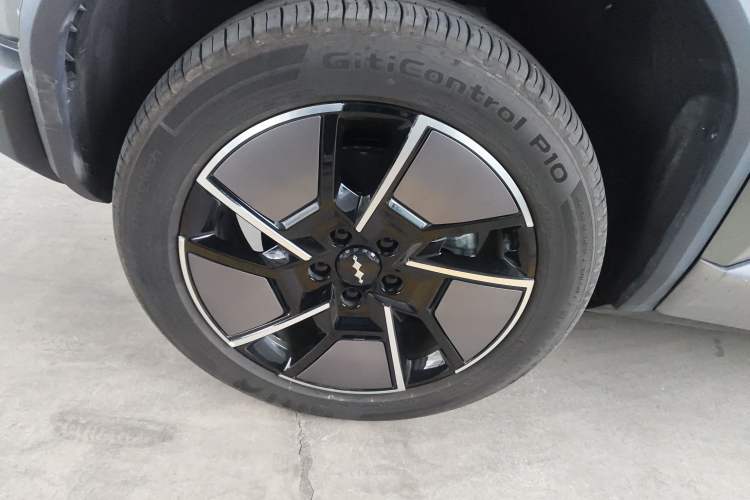 Used  Titanium 3 2025 501 km All-Wheel Drive Intelligent Driving Max Edition