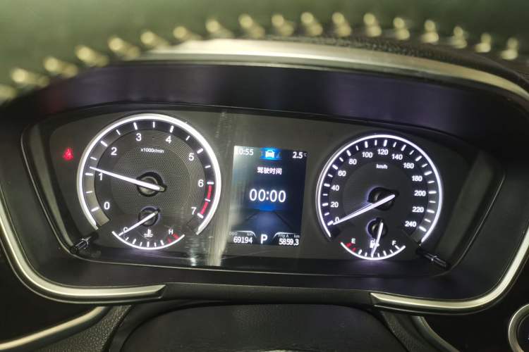 Used Dongfeng Fengon ix5 2019 220T CVT ZhiShang Trim China V Standard