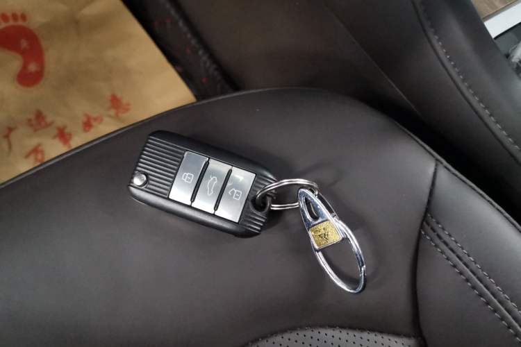 Used Roewe RX8 2019 30T Smart Connectivity Two-Wheel Drive Supreme Flagship Edition
