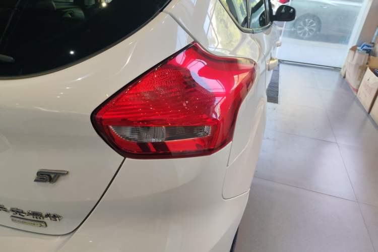 Used Ford Focus 2017 1.5T CTCC White and Black Limited Edition
