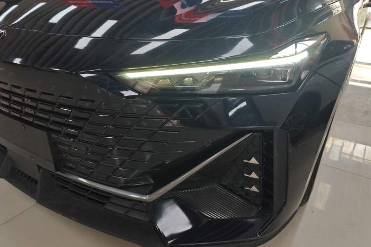 Used Changan UNI-V 2022 1.5T Prestige Version