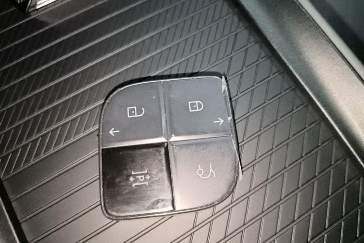 Used Lynk & Co 08 EM-P 2025 220 km All-Wheel-Drive Performance Halo
