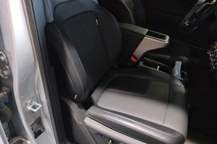 Used  V23 2025 501 Four-Wheel Drive Advanced Version