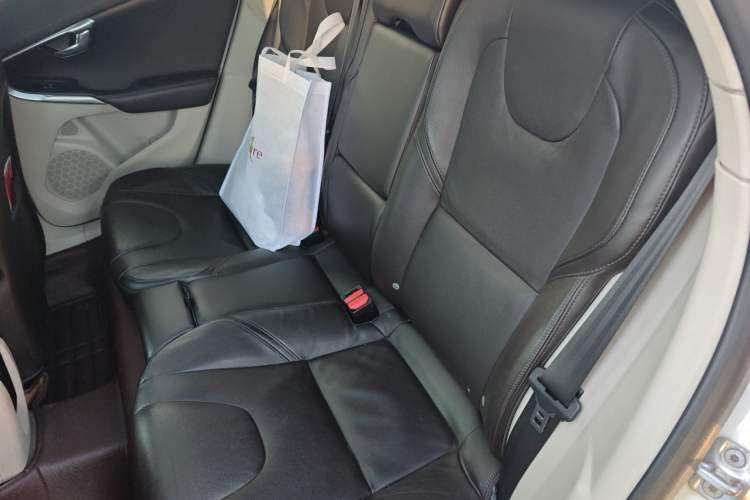 Used Volvo V40 2015 1.6T Zhiyi Edition
