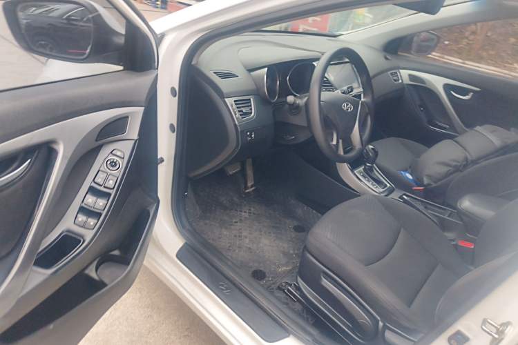 Used Hyundai Elantra 2015 1.6L Automatic Leading Model