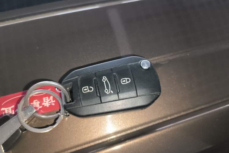 Used Peugeot 301 2014 1.6L Manual Luxury Edition
