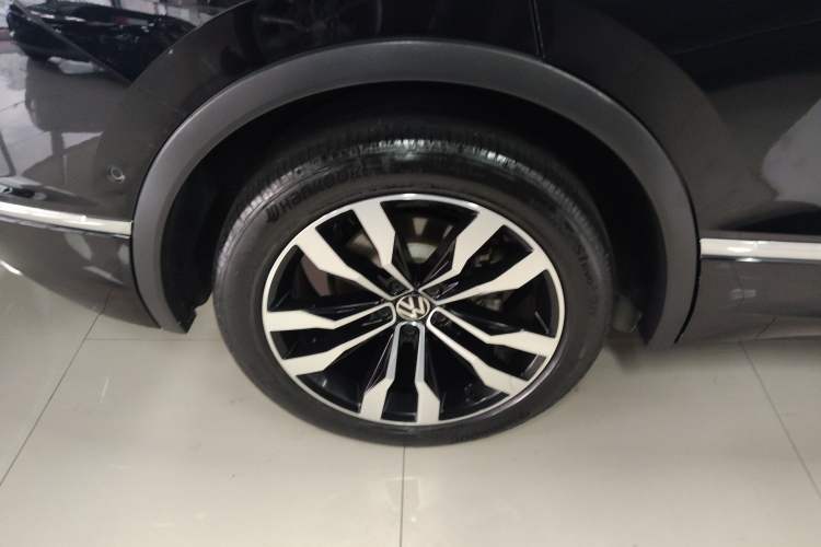 Used Volkswagen Tiguan L 2021 330TSI Automatic Two-Wheel Drive R-Line Enhanced Edition
