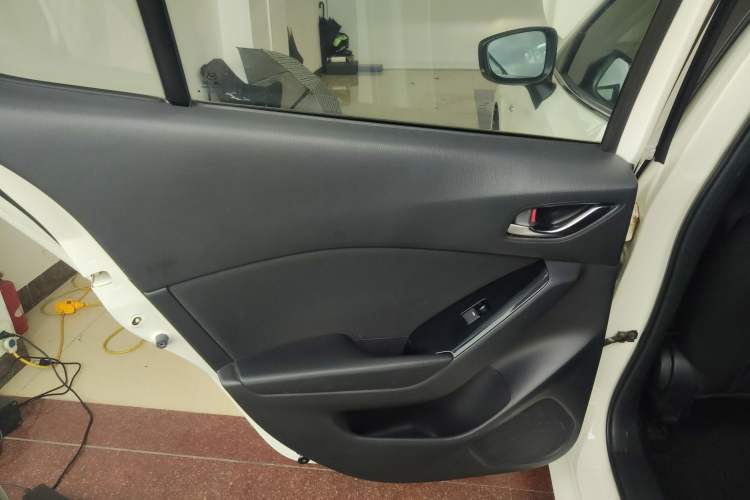 Used Mazda Mazda 3 Axela 2017 Hatchback 2.0L Automatic Luxury Model Emission Standard China V
