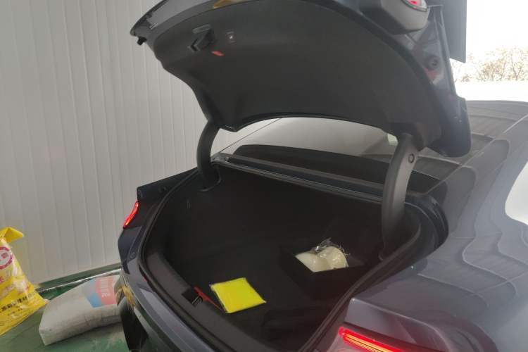 Used  SU7 2024 Rear-Drive Ultra-Long Range Advanced Pro-Level Intelligent Driving Version
