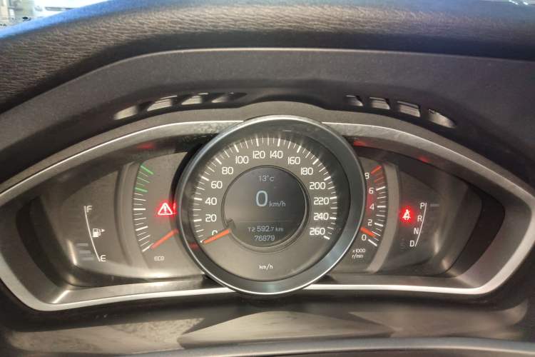 Used Volvo V40 2014 2.0T Zhiyi Version
