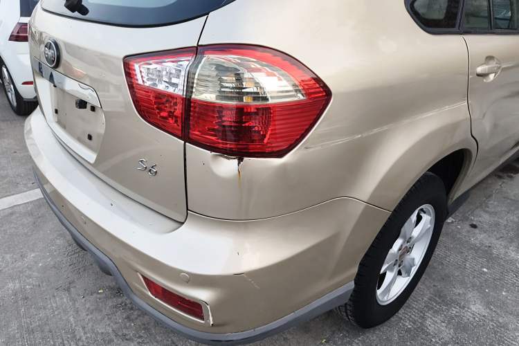 Used BYD S6 2013 Platinum Edition 2.4L Automatic Luxury Model
