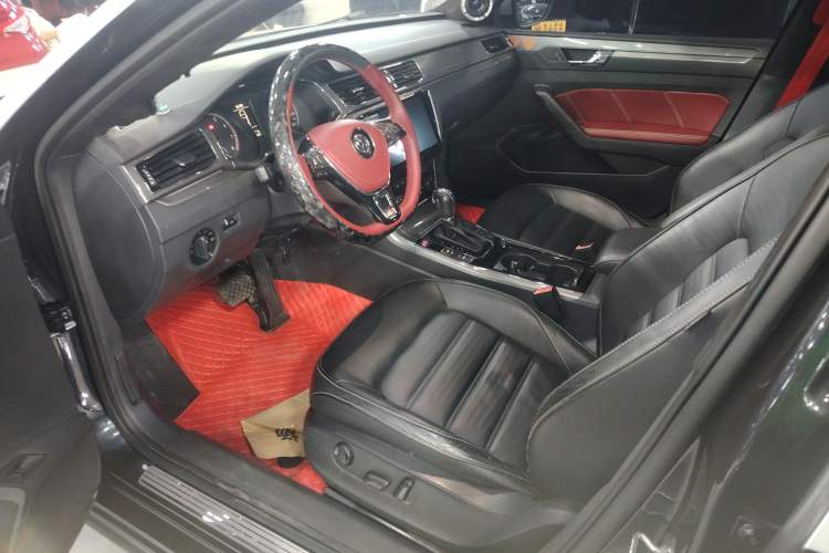 Used Volkswagen Passat 2017 330TSI DSG Luxury Edition
