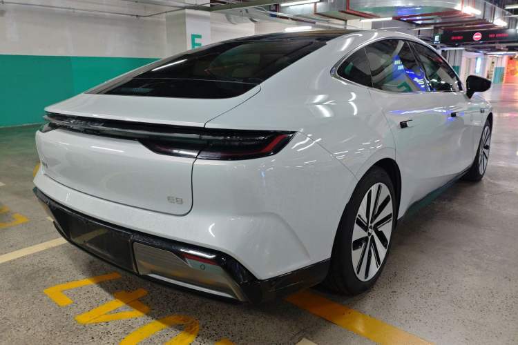 Used  E8 2024 550 km Range Rear-Drive MAX
