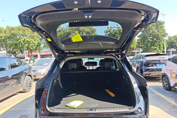 Used Zeekr 7X 2025 100 kWh Long-Range Rear-Wheel Drive with Intelligent Driving Features
