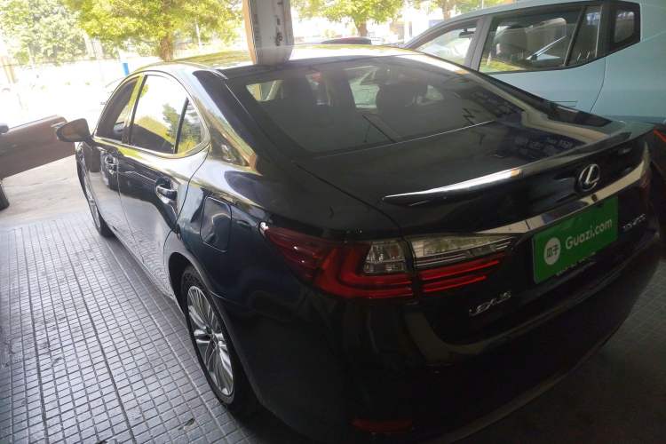 Used Lexus ES 2016 200 Midnight Special Limited Edition
