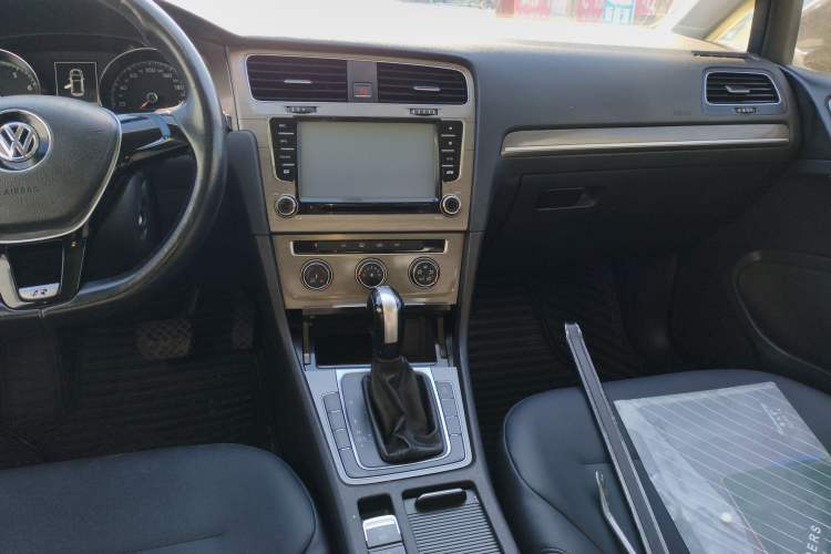 Used Volkswagen Golf 2015 1.4TSI Automatic Comfort Model
