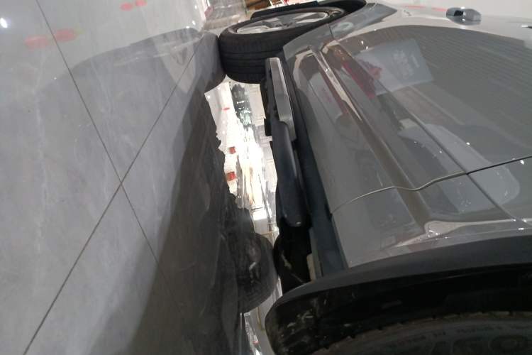 Used Land Rover Defender 2022 90 2.0T P300 Tiger-Power Ambition Edition
