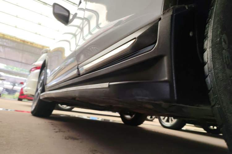 Used Nissan X-Trail 2017 2.5L CVT Leading Edition 4WD
