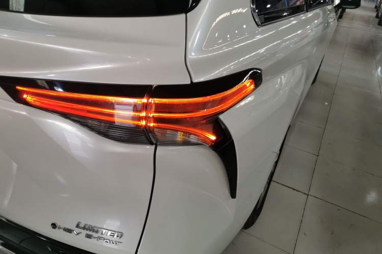 Used Toyota Sienna 2024 2.5L Hybrid Four-Wheel Drive Prestige Edition
