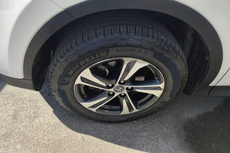 Used Toyota RAV4 2015 2.0L CVT Four-Wheel Drive New Edition
