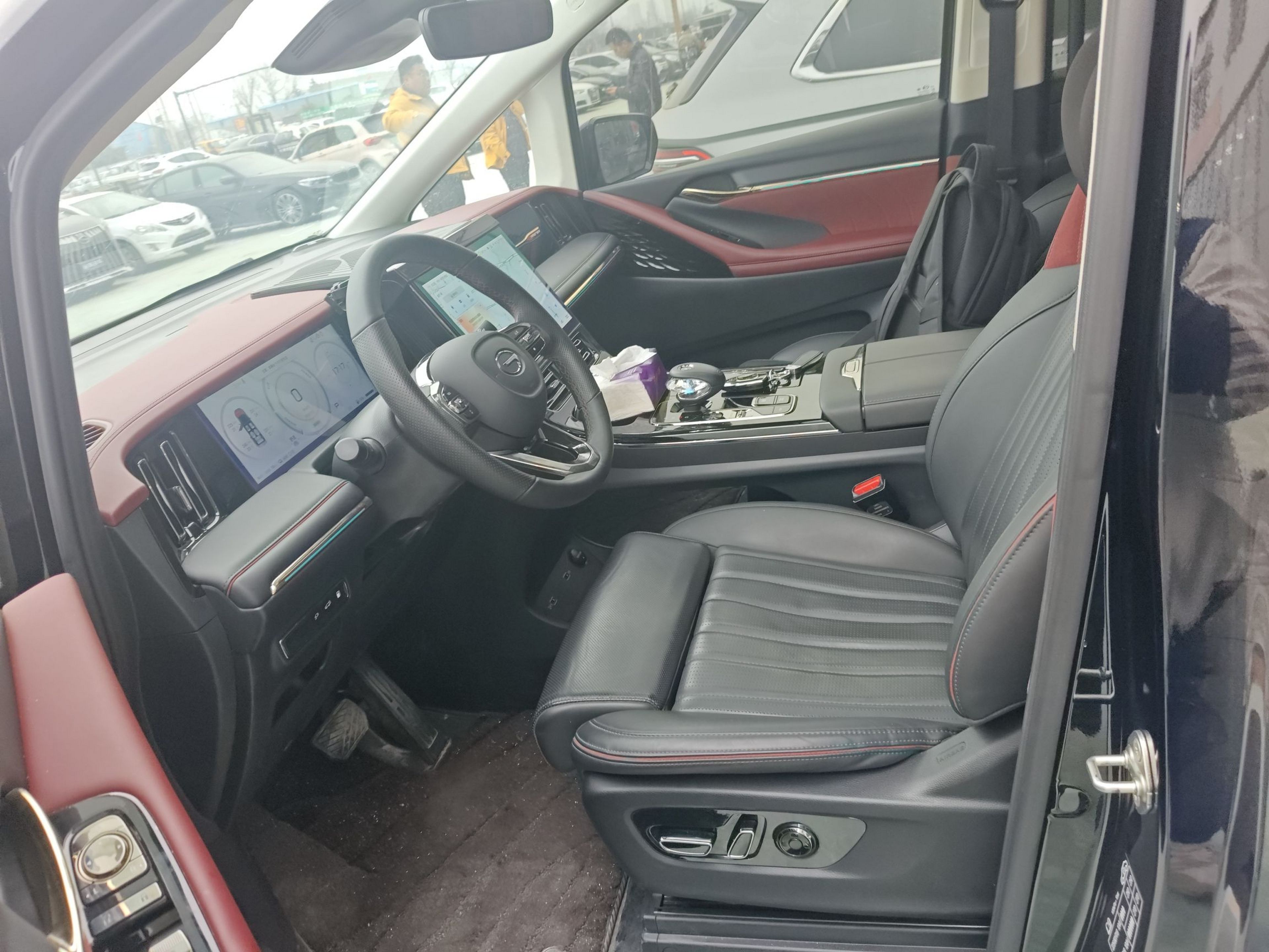 Переднее сиденье в автомобиле