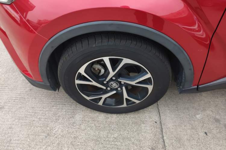 Used Toyota C-HR 2018 2.0L Luxury Sunroof Version China VI Standard
