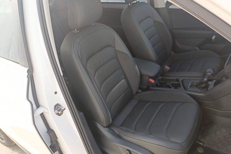 Used Volkswagen Tiguan L 2019 330TSI Automatic Two-Wheel Drive Smart Luxury Version China VI Standard
