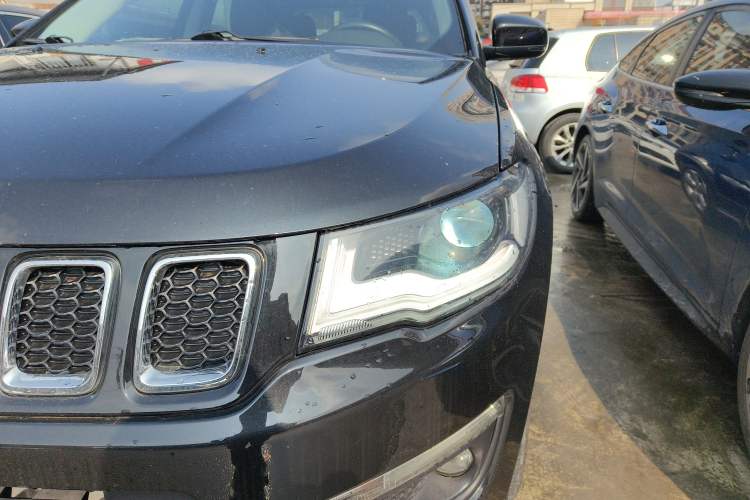 Used  Compass 2017 200T Automatic Family Edition