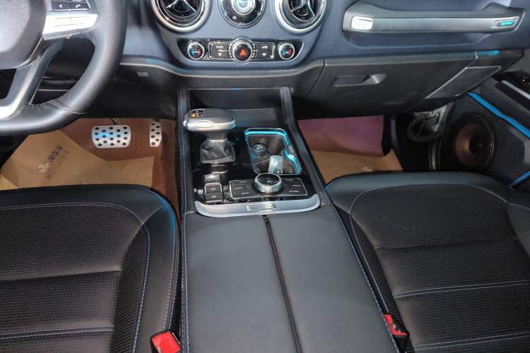 Used Beijing Auto BJ40 2023 2.0T Automatic Four-Wheel Drive Urban Hunter Edition Chivalrous Type