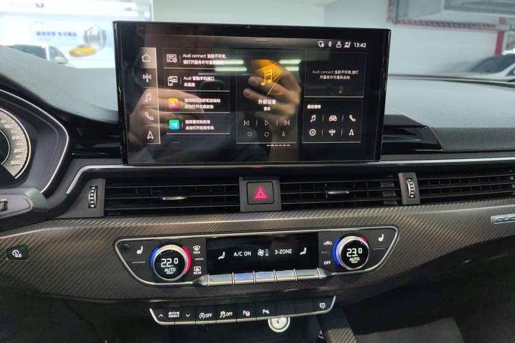 Used Audi A4L 2022 40 TFSI quattro RS Performance Package
