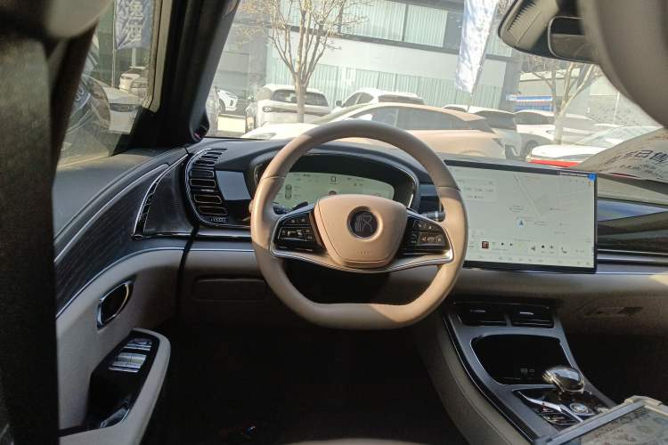 Used BYD Han 2025 EV with 701 km of Laser Radar-Enabled Intelligent Driving