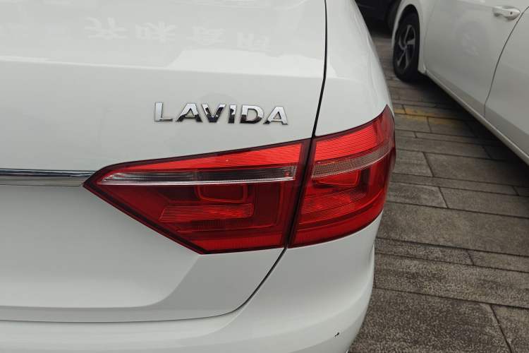 Used Volkswagen Lavida 2013 Revised Classic 1.6L Automatic Fashion Edition
