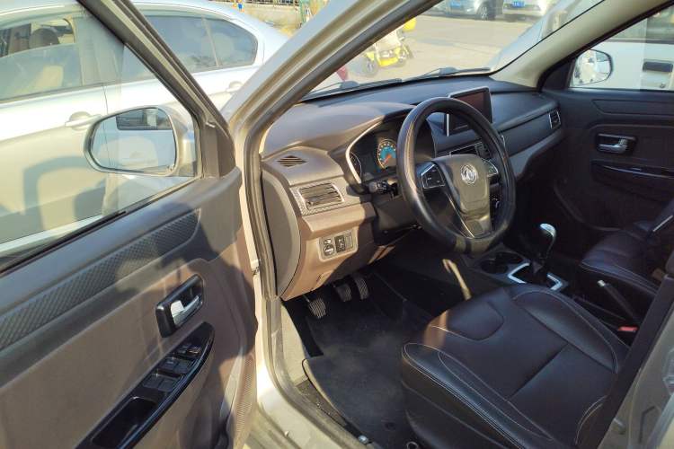 Used Dongfeng Fengon 330 2019 1.5L 330S Manual Comfort Version China VI Standard