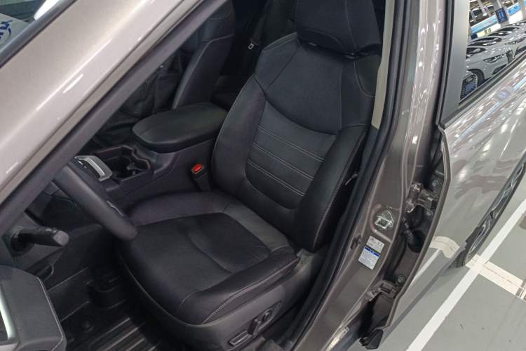 Used Toyota RAV4 2021 2.0L CVT Four-Wheel Drive Premium Edition