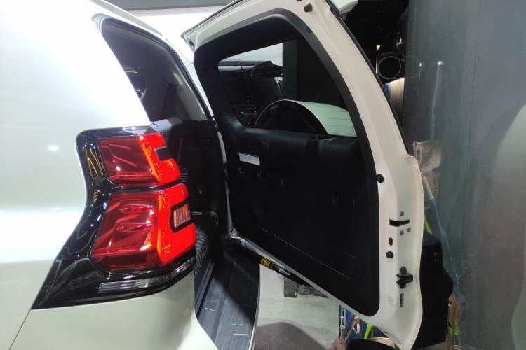 Used Toyota Prado 2018 3.5L Automatic TX-L with Rear-Mounted Spare Tire
