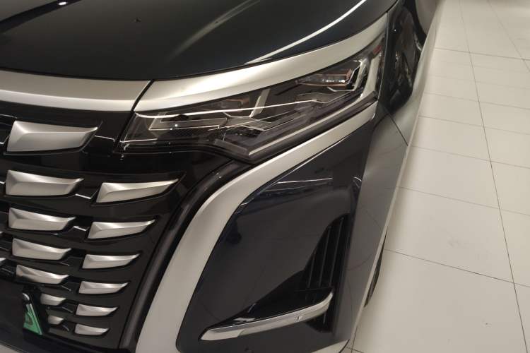 Used Denza D9 2022 DM-i 970 Four-Wheel Drive Flagship Model
