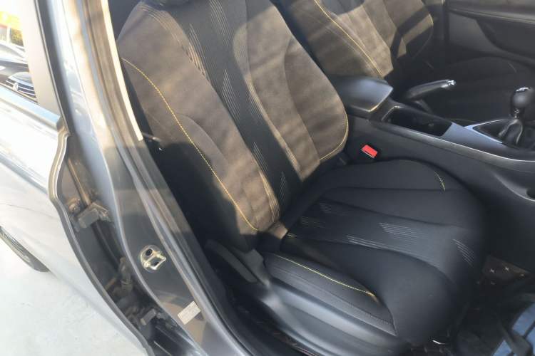 Used Roewe i5 2021 1.5L Manual Platinum Edition