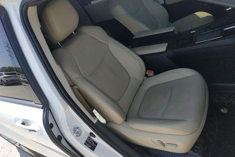 Used Toyota Sienna 2023 2.5L Hybrid Ultimate Edition
